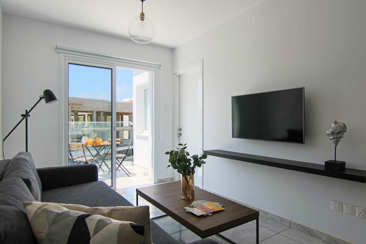 Phaedrus Living: Seaside Luxury Flat Lighthouse 74 Lägenhet Paphos Exteriör bild